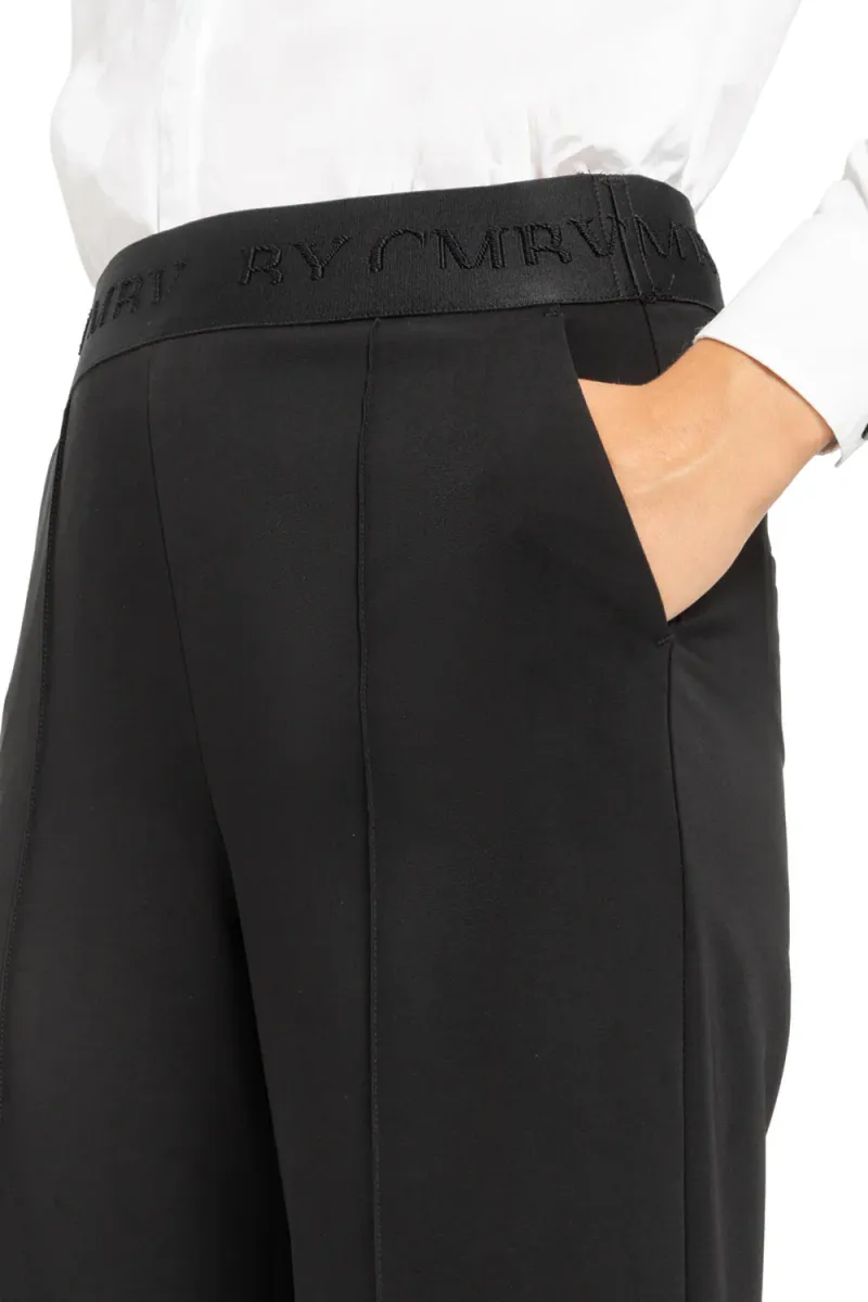 Ava, Black