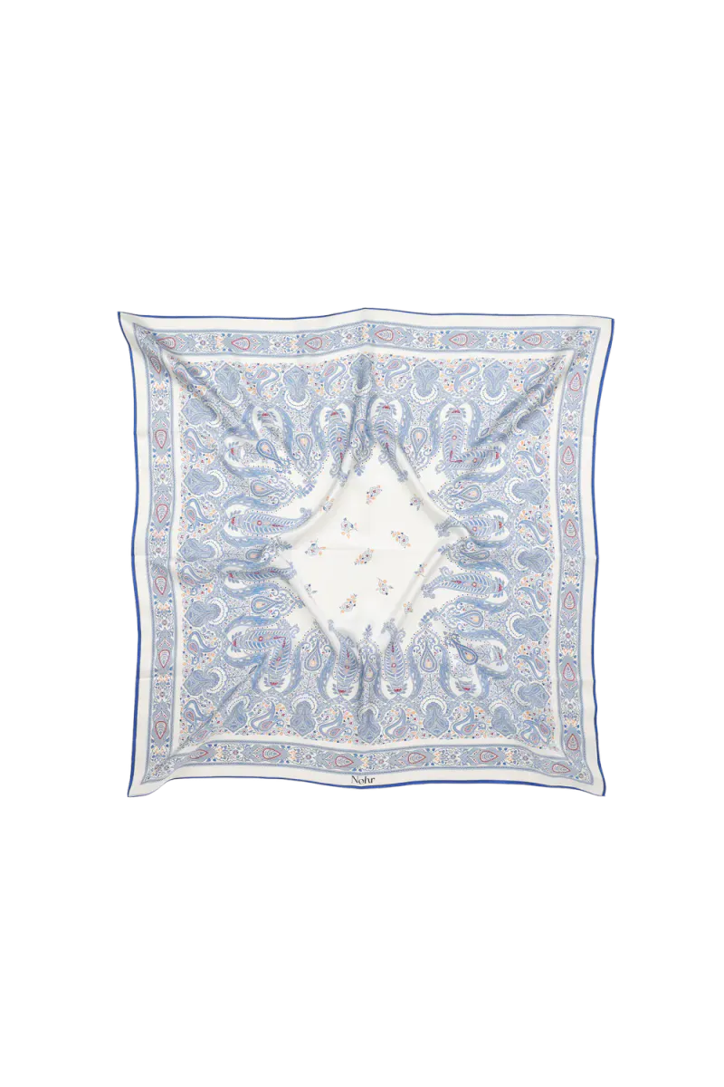 Amina Silkeskjerf 65 x 65 cm, Lys blå