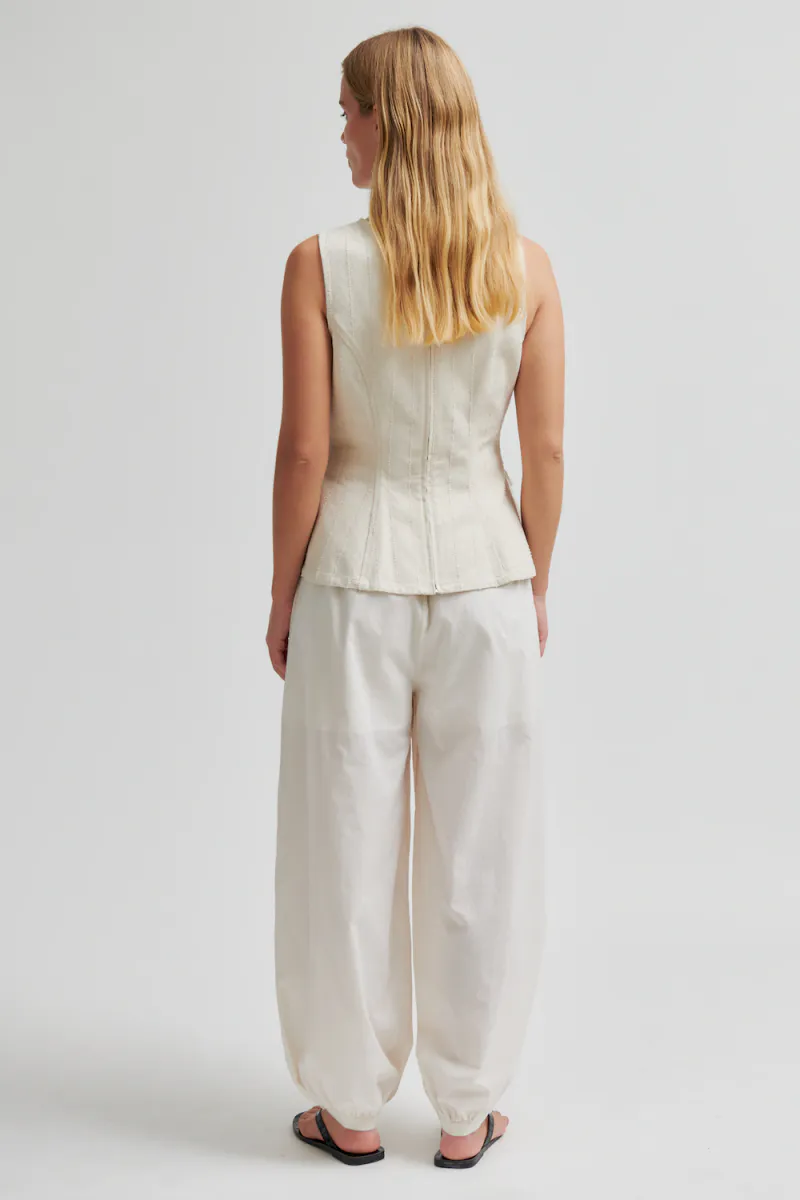 Avida Trousers, Eggnog