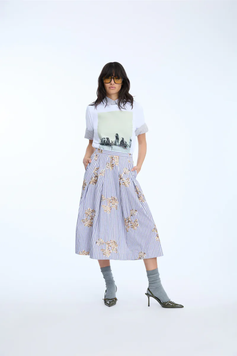 Nukkia, Stripe White