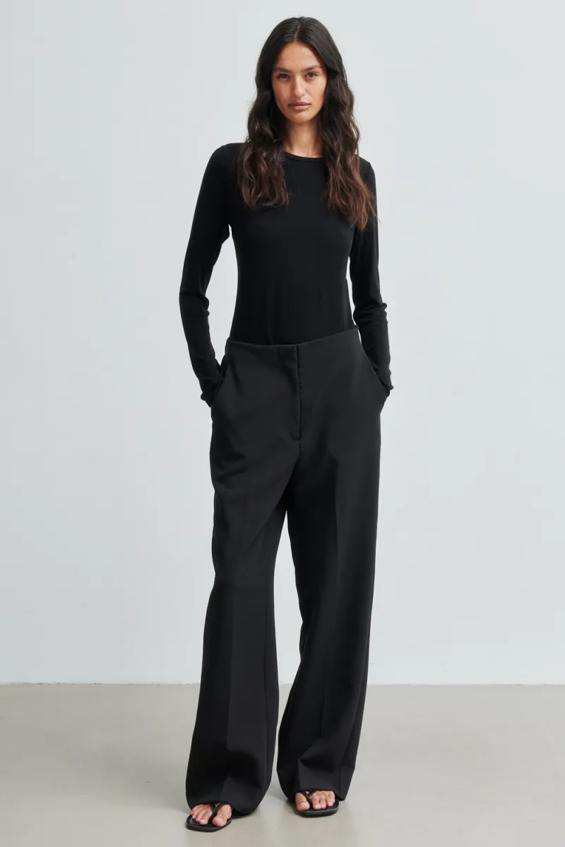 Matima O-Neck Tee, Black