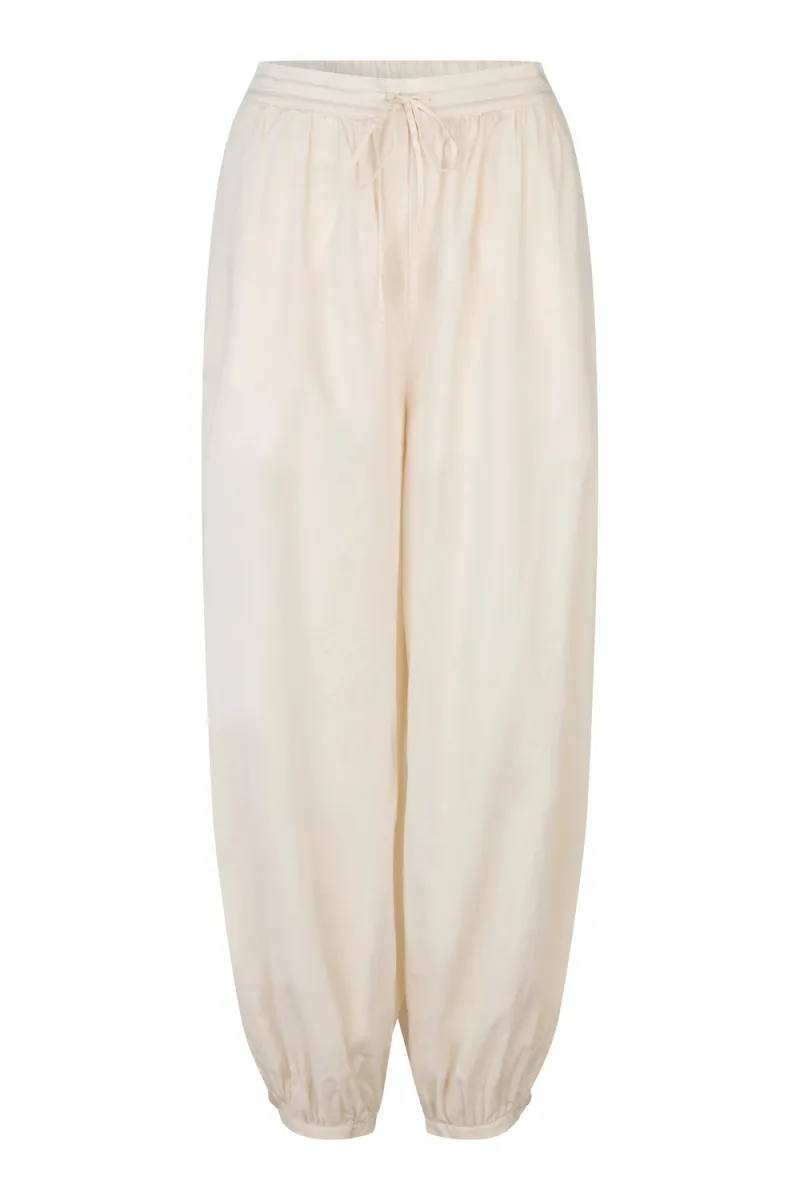 Avida Trousers, Eggnog